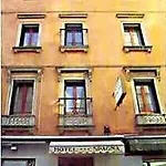 Hotell Spagna 3*